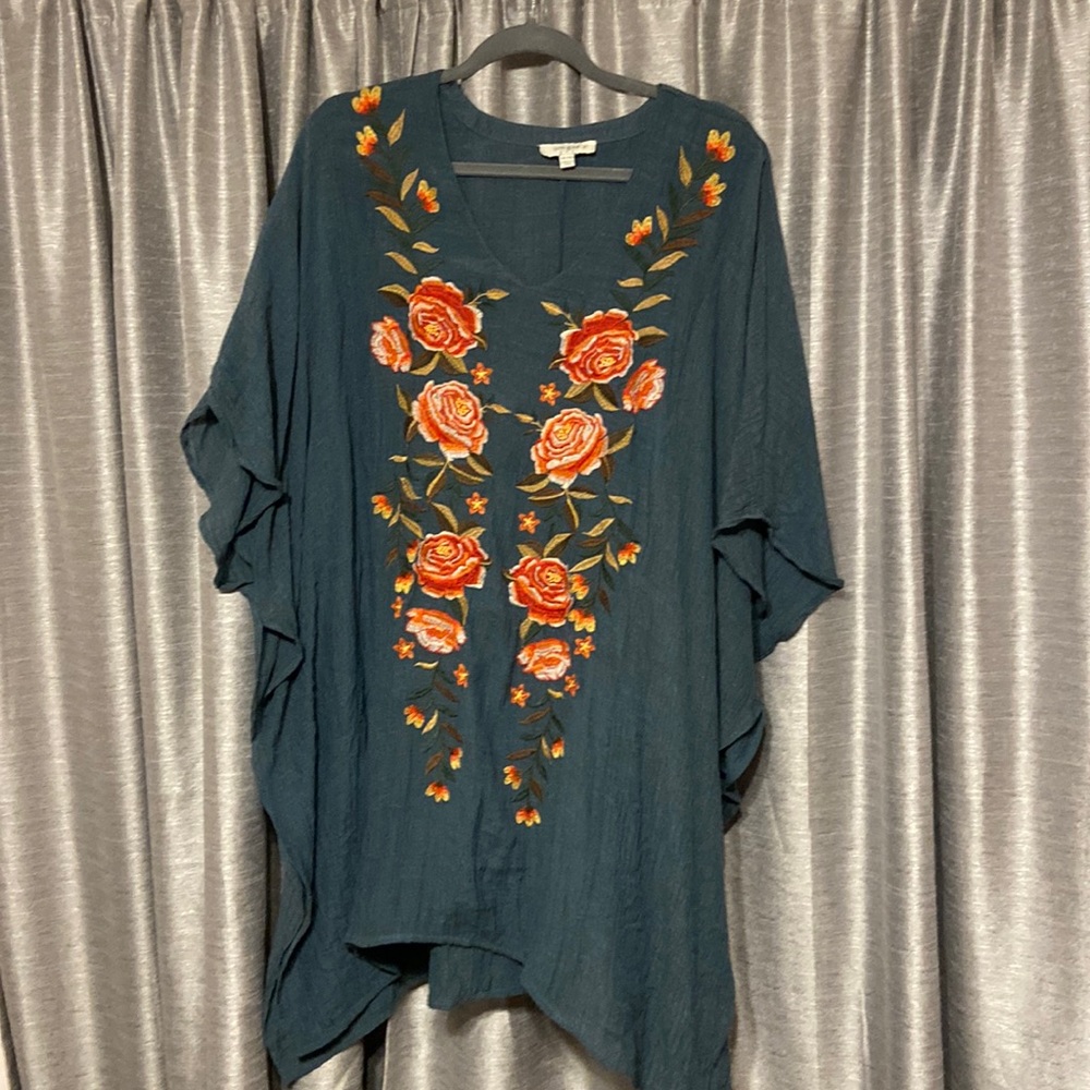 Umgee poncho style blouse